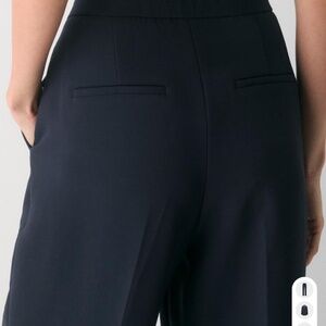 Like new! Aritzia Wilfred Limitless Pant Size 2 navy